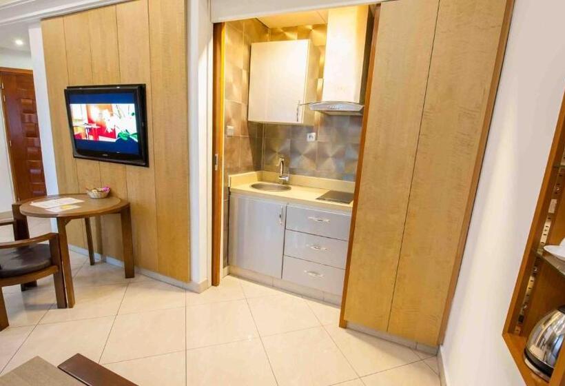 هتل Nomad Suites Residence