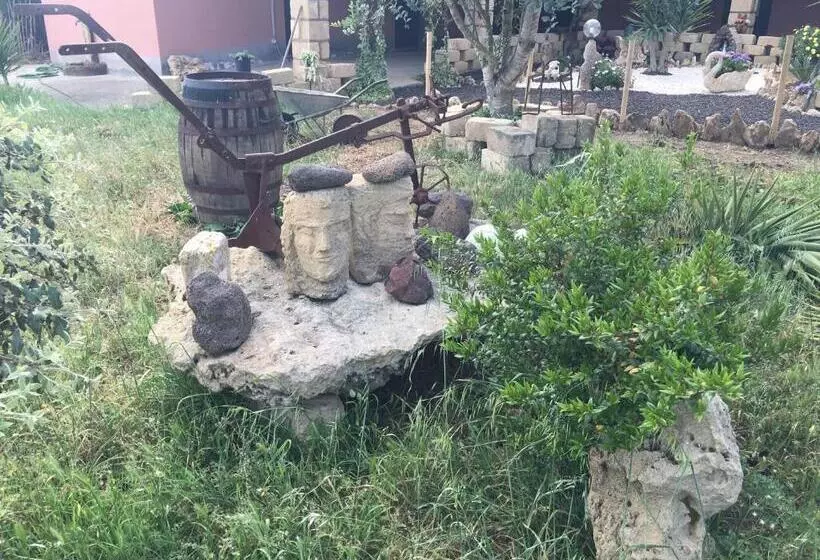 Hotelli Su Tasuru