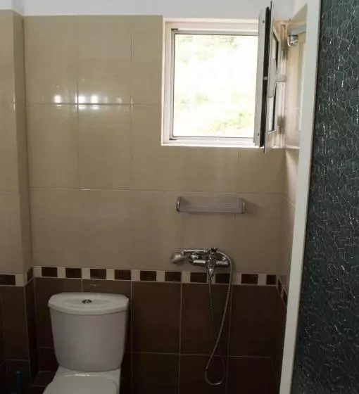 پانسیون Sunshine Guesthouse Dhermi