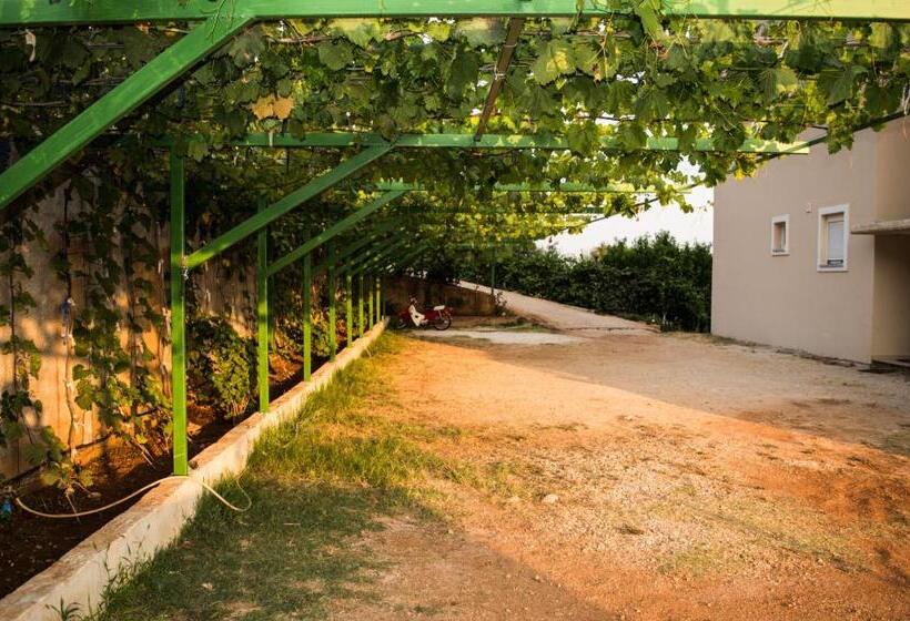 پانسیون Sunshine Guesthouse Dhermi