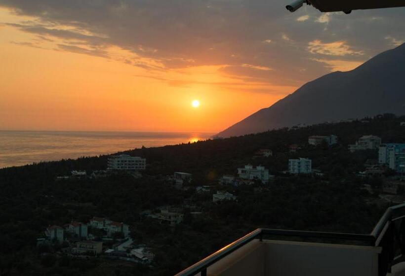 پانسیون Sunshine Guesthouse Dhermi