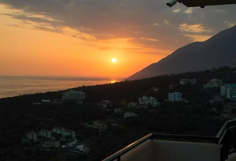 پانسیون Sunshine Guesthouse Dhermi