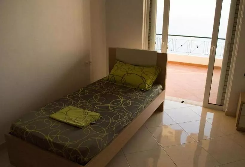 پانسیون Sunshine Guesthouse Dhermi