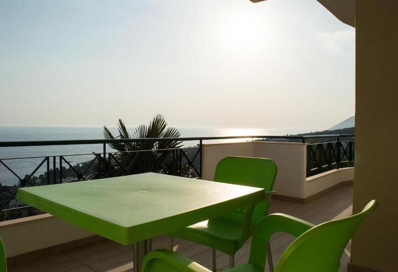 پانسیون Sunshine Guesthouse Dhermi