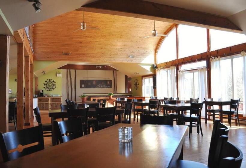 Общежитие La Petite Auberge De Jouvence