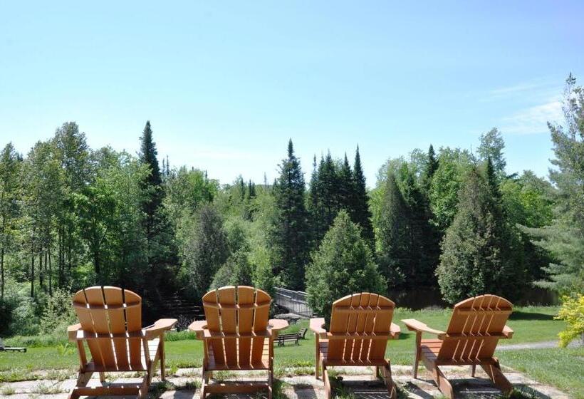 Общежитие La Petite Auberge De Jouvence