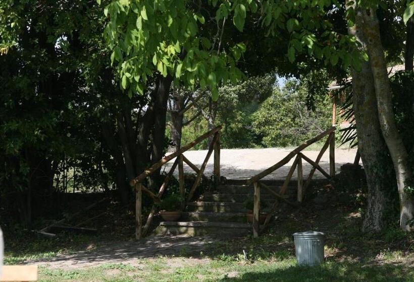 تختخواب و صبحانه La Meridiana Strana