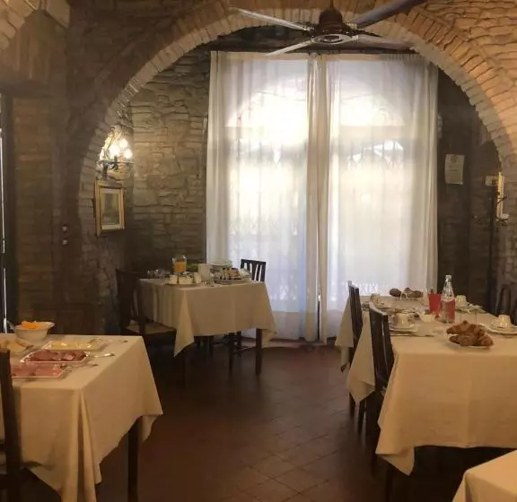 ベッドアンドブレックファースト Locanda Il Pino