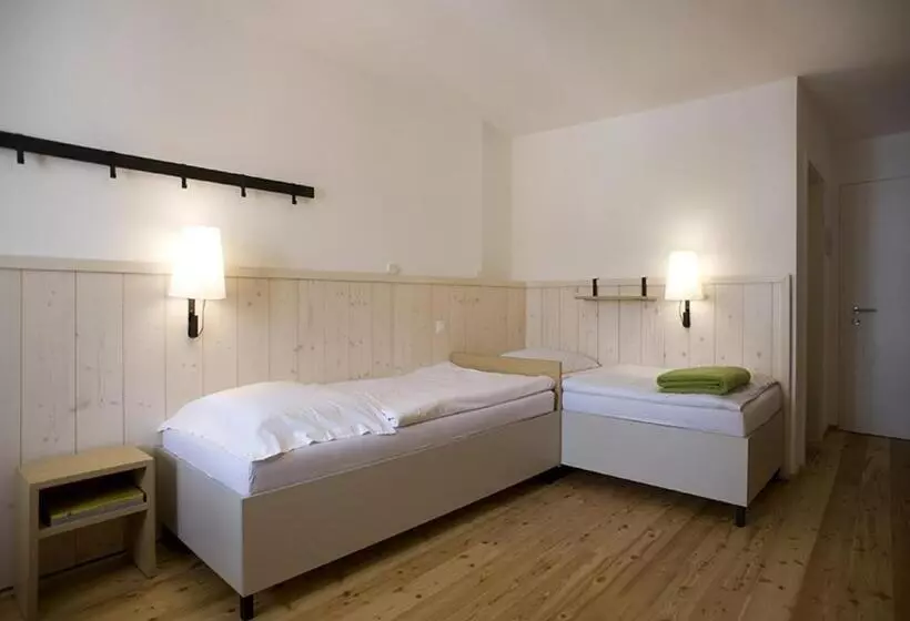 ホテル Kolping Hallein