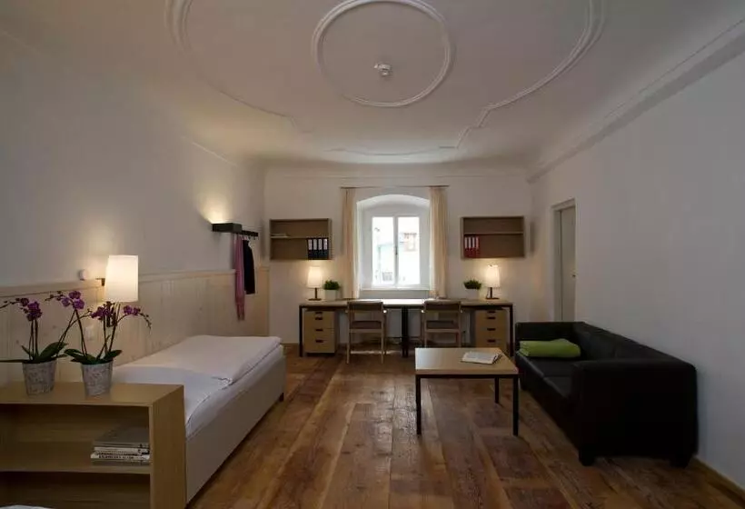 ホテル Kolping Hallein