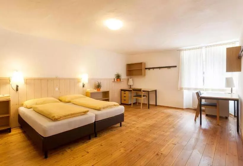 ホテル Kolping Hallein