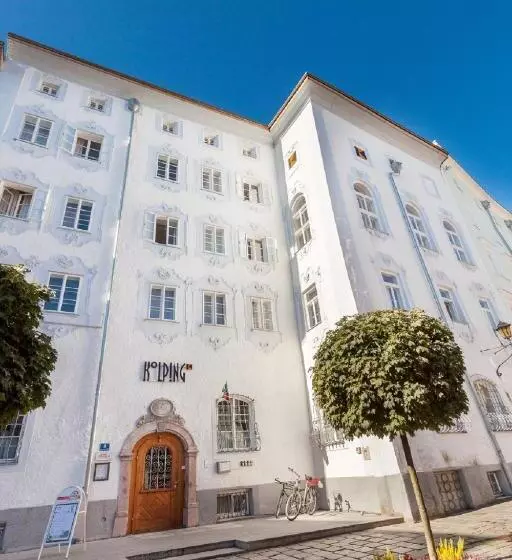 ホテル Kolping Hallein