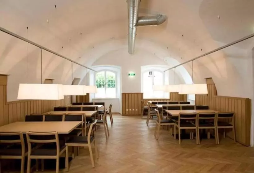 ホテル Kolping Hallein