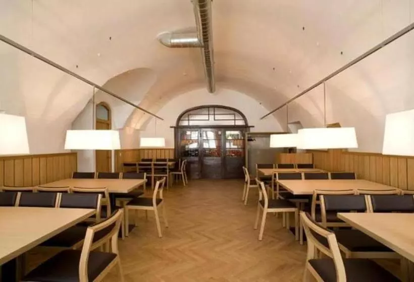 ホテル Kolping Hallein