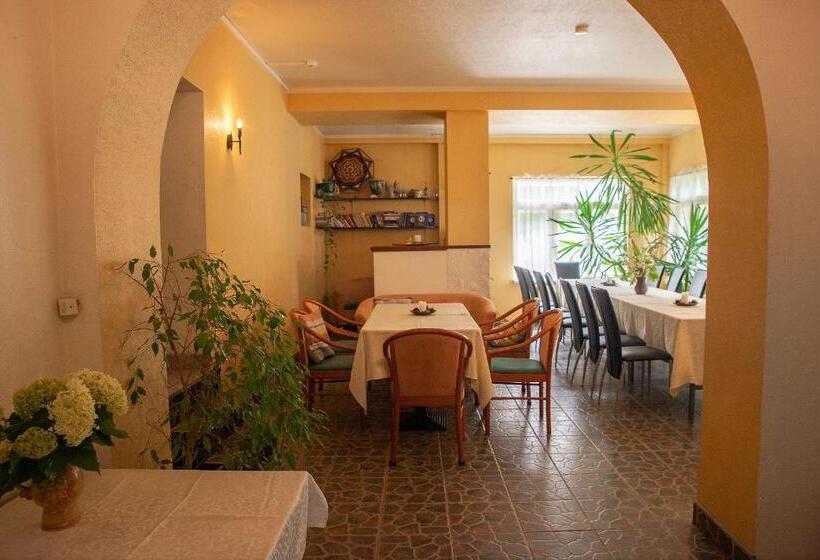 پانسیون Guest House Lauvaskalni