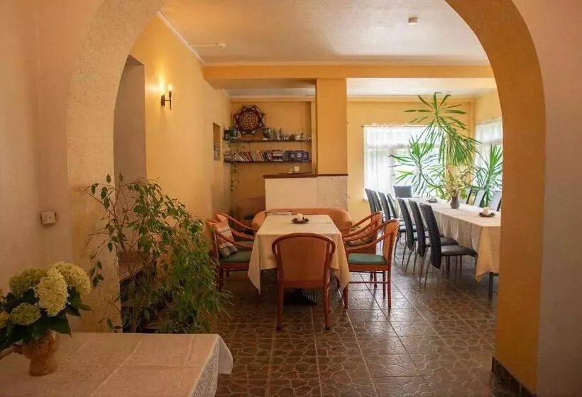 پانسیون Guest House Lauvaskalni