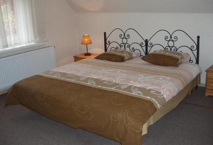 پانسیون Guest House Lauvaskalni