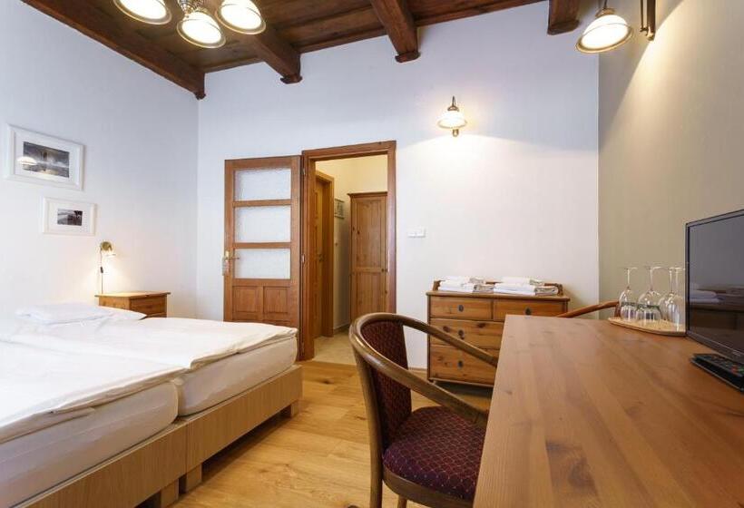 Отель A Restaurace U Vychopňů