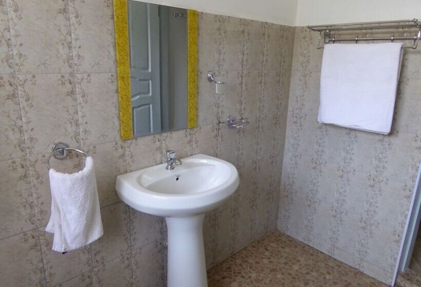 هتل Delhi Gardens