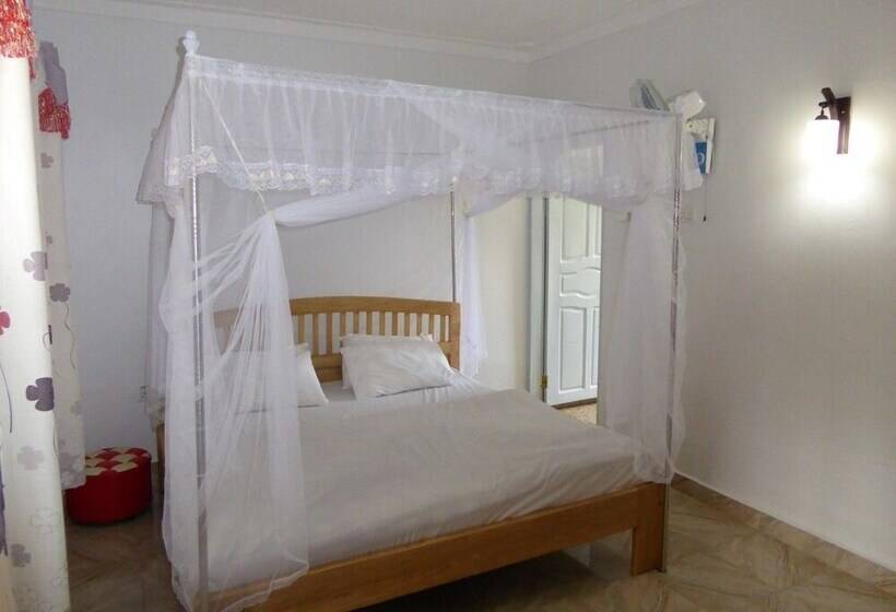 هتل Delhi Gardens