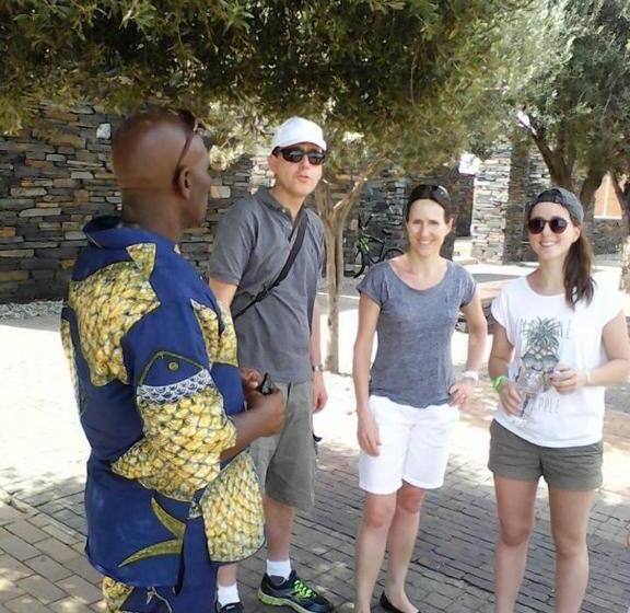 Общежитие Authentic Bicycle Tours And Backpackers