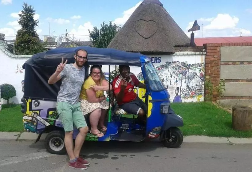 Retkeilymaja Authentic Bicycle Tours And Backpackers