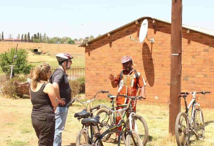 Общежитие Authentic Bicycle Tours And Backpackers