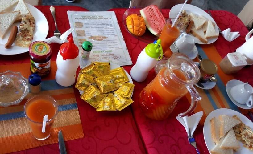 تختخواب و صبحانه Kmar Bnb