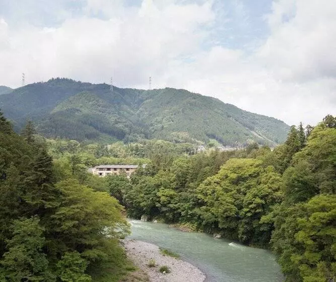 旅館 Okutamaji