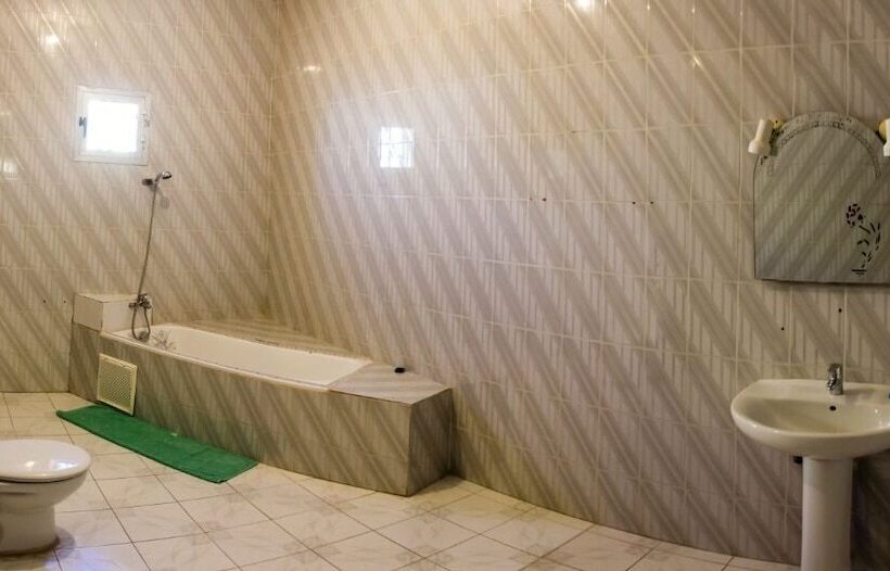 تختخواب و صبحانه Le K