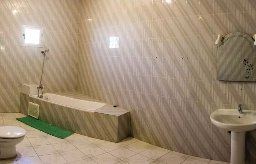 تختخواب و صبحانه Le K
