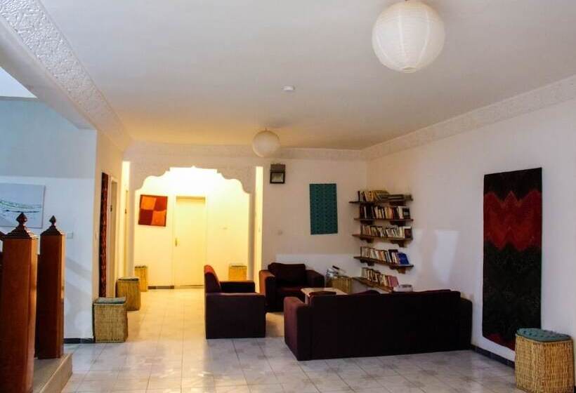 تختخواب و صبحانه Le K