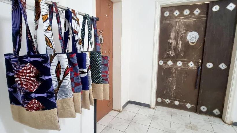 تختخواب و صبحانه Le K