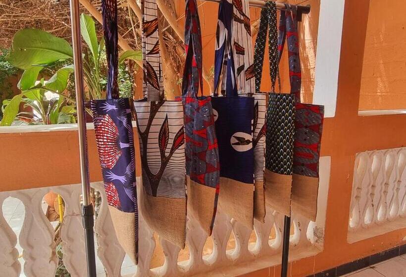 تختخواب و صبحانه Le K