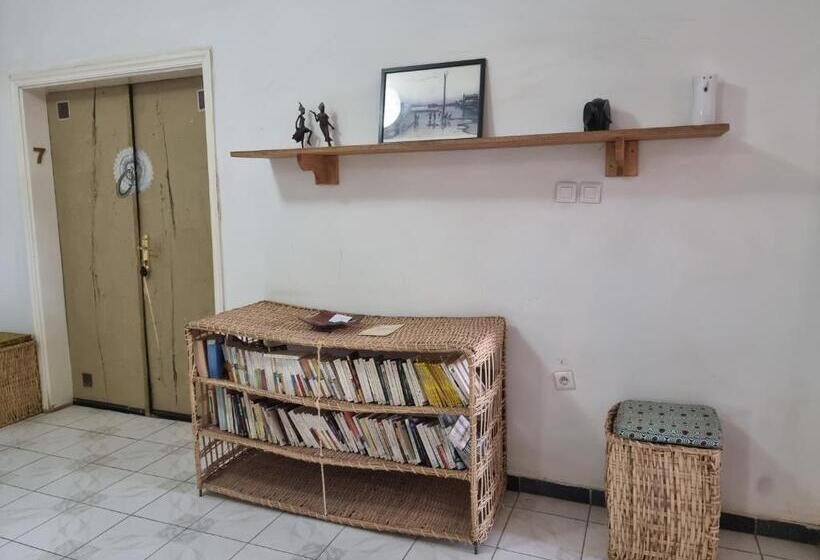 تختخواب و صبحانه Le K