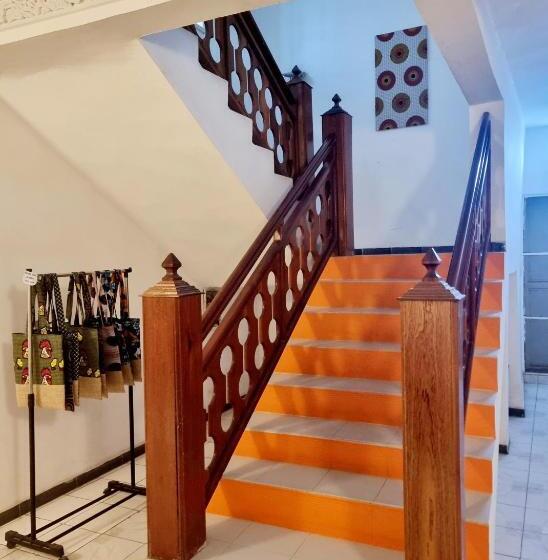 تختخواب و صبحانه Le K