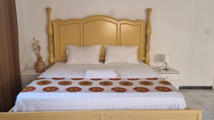 تختخواب و صبحانه Le K