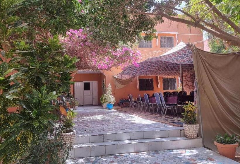 تختخواب و صبحانه Le K