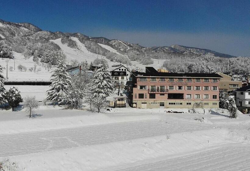 בית מלון כפרי Alpen Plaza