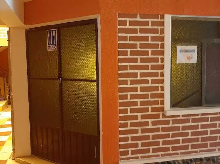 هتل Cilos Hostal Hostel