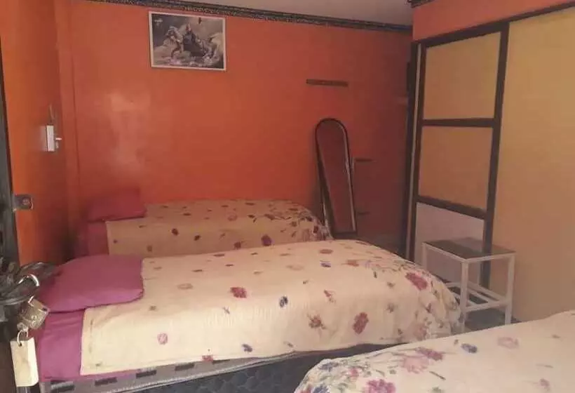هتل Cilos Hostal Hostel