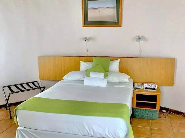 هتل Echo Lodge