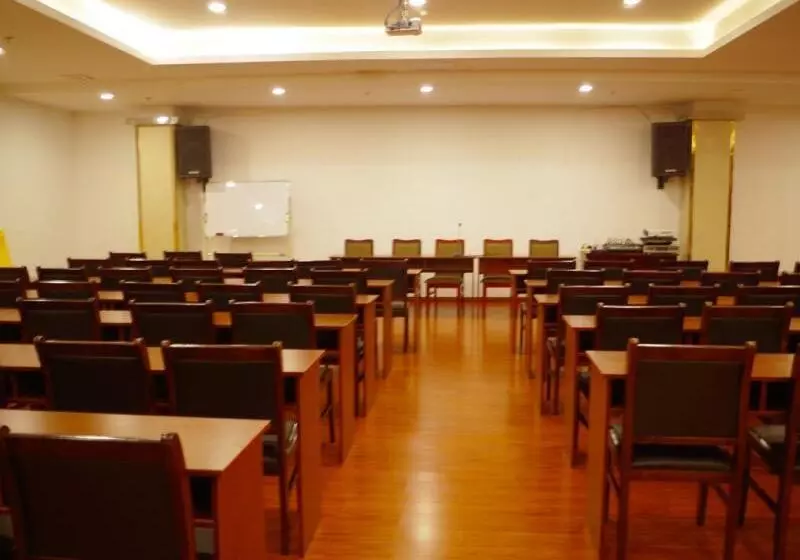 Hotelli Greentree Inn Huaian Bus Terminal Huaihai Northroad