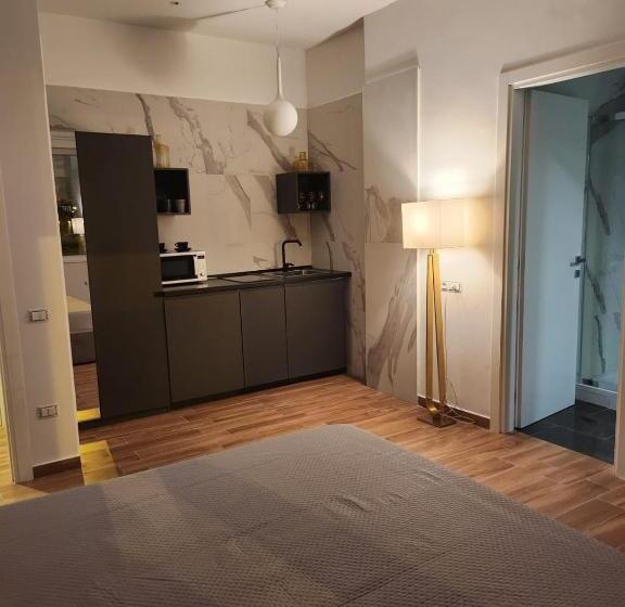 B&b Mini Hotel Incity Close Train Station And Port