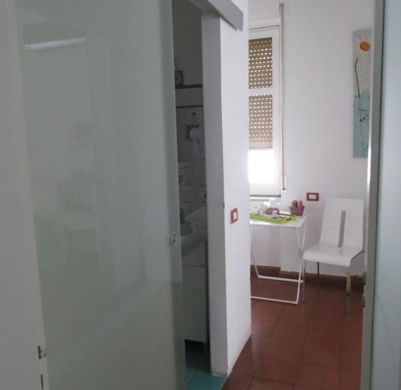 B&b Mini Hotel Incity Close Train Station And Port