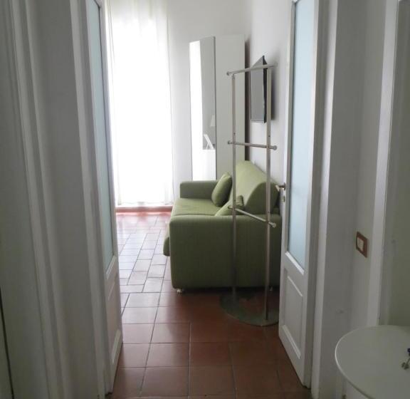 B&b Mini Hotel Incity Close Train Station And Port