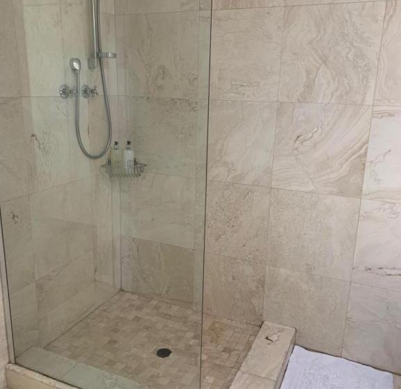 민박 Beluga Of Constantia Guest House