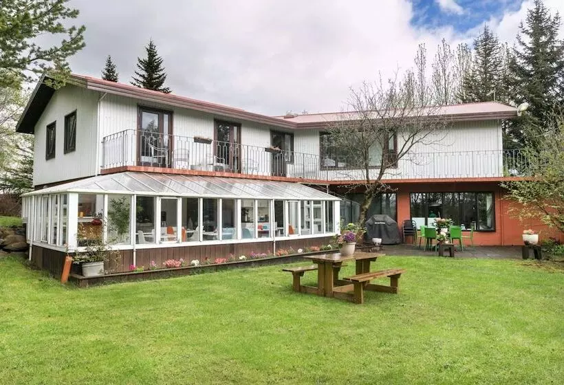 تختخواب و صبحانه Brekkugerdi Guesthouse
