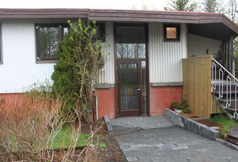 تختخواب و صبحانه Brekkugerdi Guesthouse