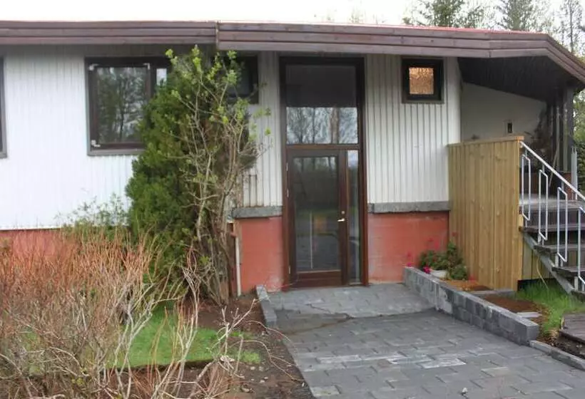تختخواب و صبحانه Brekkugerdi Guesthouse